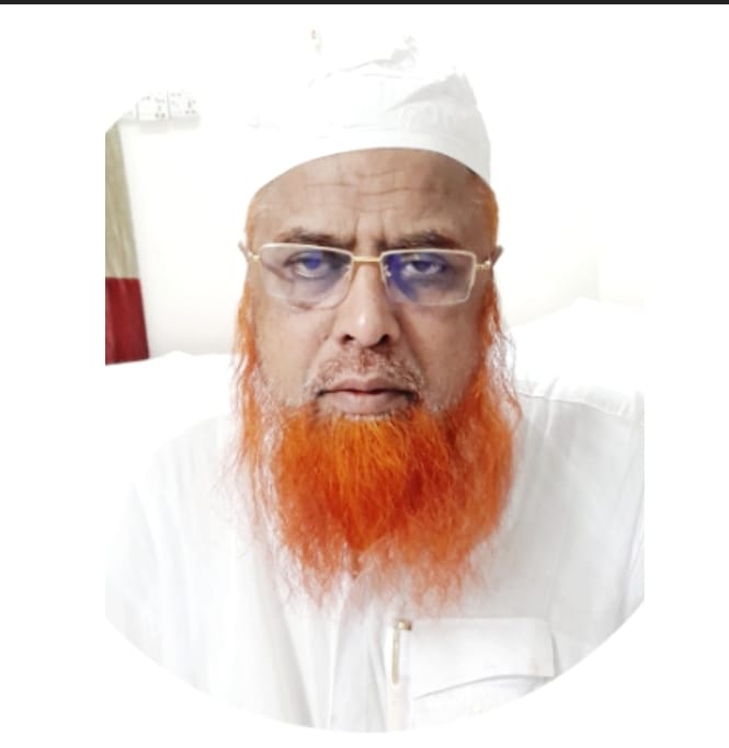 পীরে কামেল শাইখুল হাদীস আল্লামা মুফতি আব্দুল গফ্ফার সাহেব দা.বা.
অন্যতম খলিফা, আরেফ বিল্লাহ শাহ হাকীম মুহাম্মদ আখতার রহ. করাচী, পাকিস্তান।
সার্বিক তত্ত্বাবধায়ক, শাইখুল হাদীস ও প্রধান মুফতি, মারকাযুল ফিকহিল ইসলামী উত্তরা, ঢাকা।
শাইখুল হাদীস ও প্রধান মুফতি, বাইতুল উলূম ঢালকানগর, গেন্ডারিয়া, ঢাকা।
খতীব, মসজিদুল আমান গেন্ডারিয়া, ঢাকা।
প্রতিষ্ঠাতা ও পরিচালক, কাসিমুল উলূম ইসলামিয়া মাদ্রাসা জুঙ্গুরদী, নগরকান্দা, ফরিদপুর।
জন্মস্থান : গ্রাম : জুঙ্গুরদী, ডাকঘর : নগরকান্দা, থানা : নগরকান্দা, জেলা : ফরিদপুর।